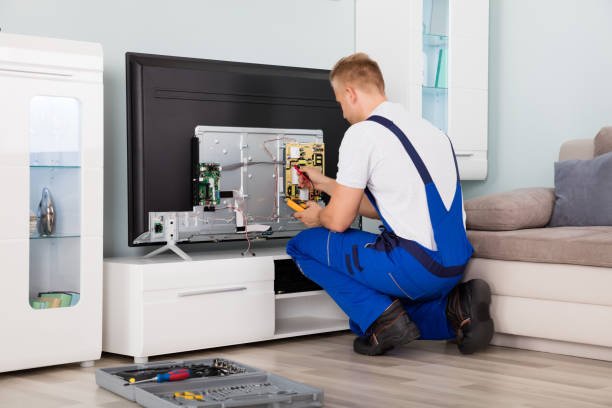 Motorola TV technician diagnosing display and motherboard issues